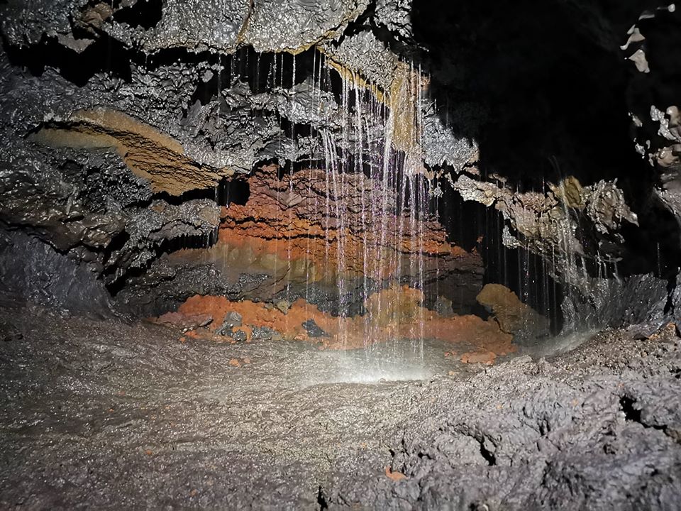 Une bonne douche ! Le tunnel de lave Kala, temps maussade... Début novembre 2019.