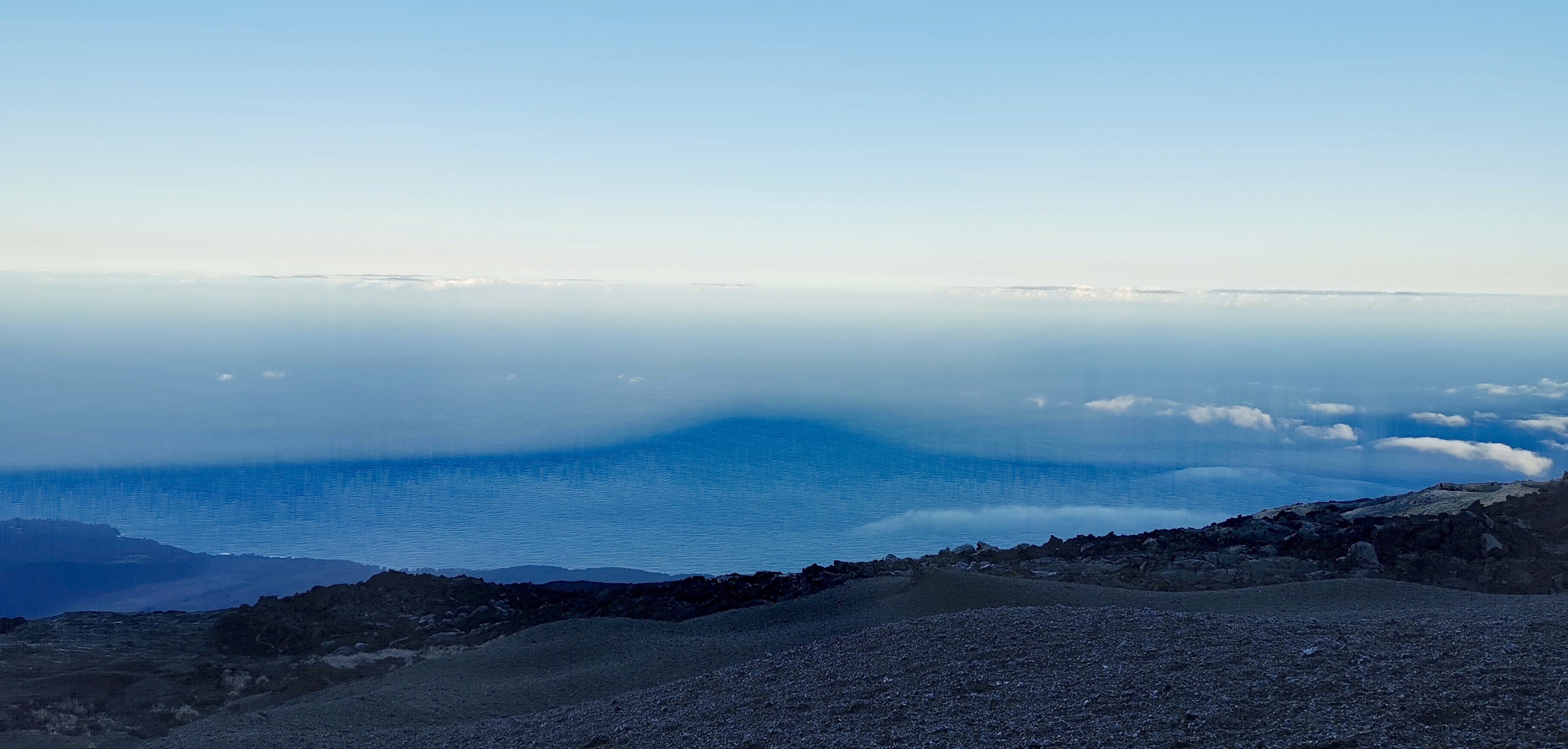 L'ombre de la Fournaise | Un des volcan les plus actifs de la planète